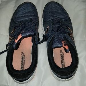new balance sneakers womens size 9.5